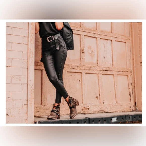 Freebird Crue bootie. Size 10! Color is mutli grey!!  Steam punk!  Bohemian! - Picture 3 of 13